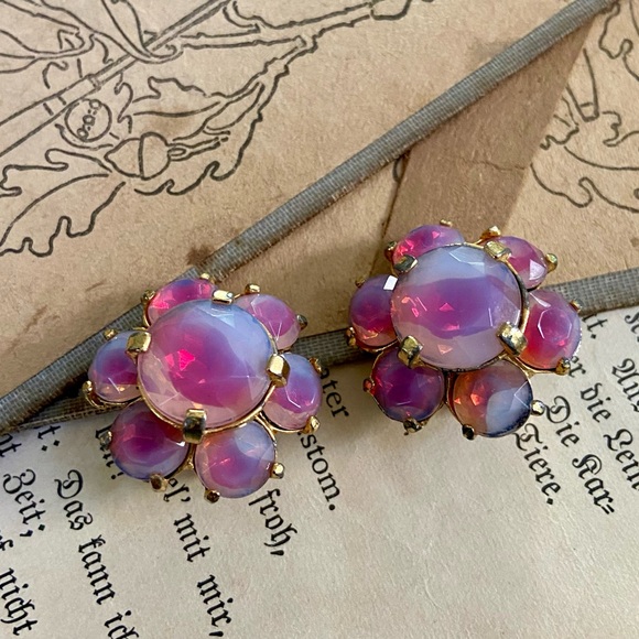 SOLD-Vintage Hattie Carnegie two tone pink Givré glass clip on earrings - Picture 3 of 14